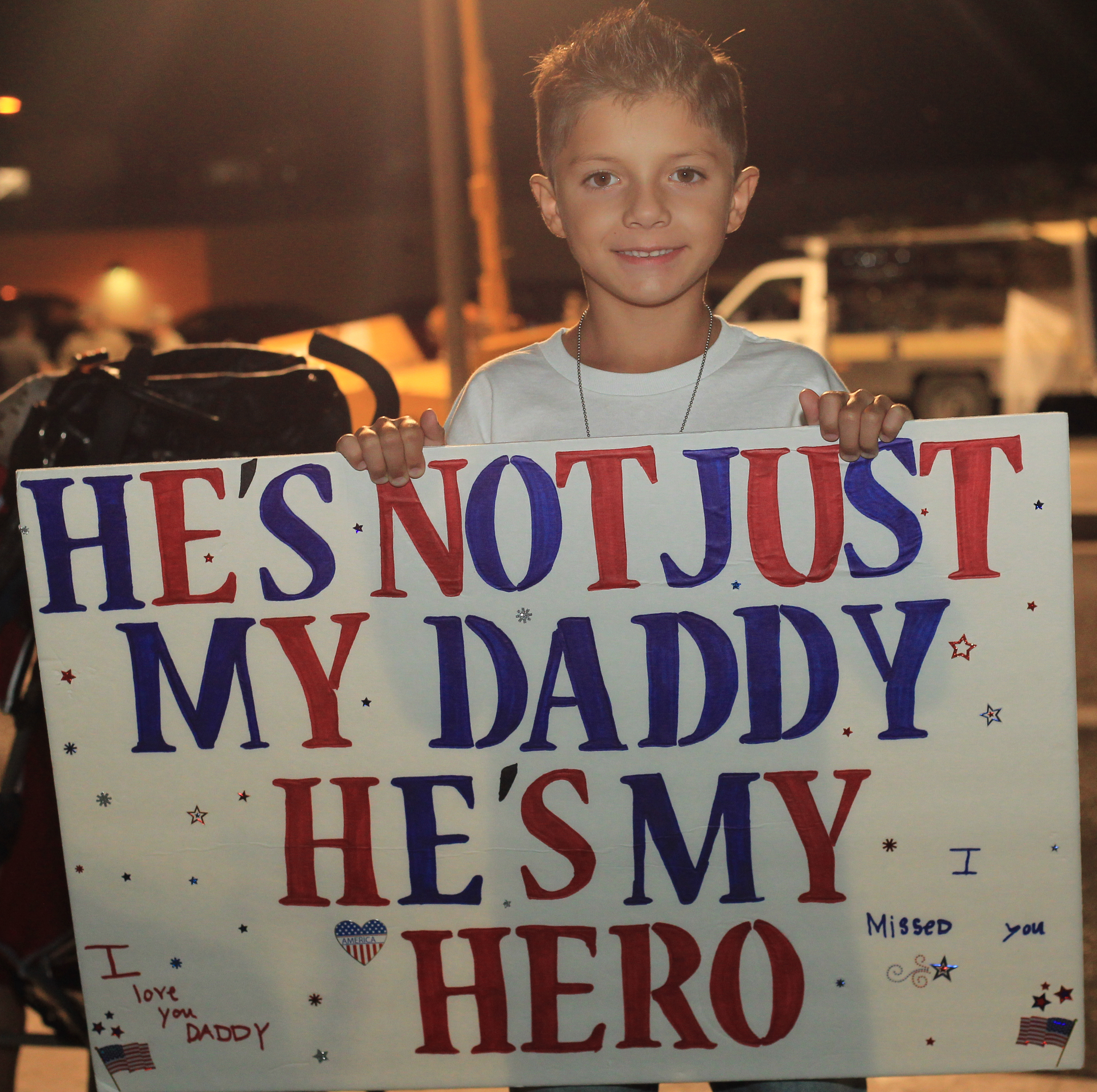 Great, real life ideas for homecoming signs. Keeping for the next deployment. #military #militaryfamily #militaryspouse #milspouse #milso #milspo #inspiration #homecomingsign #crafty #family #deployment #deploymentlife #deploymentsucks