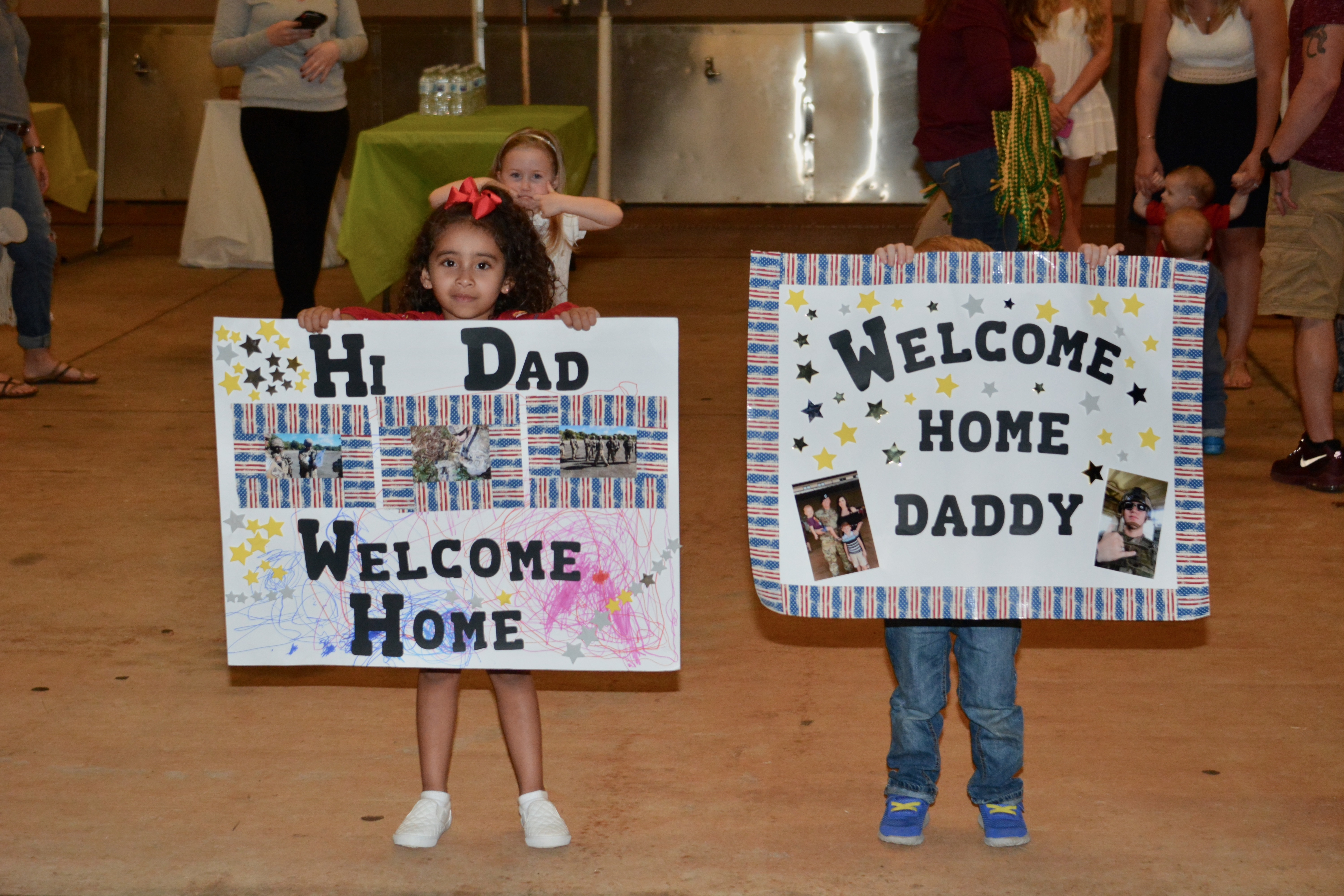 military coming home signs